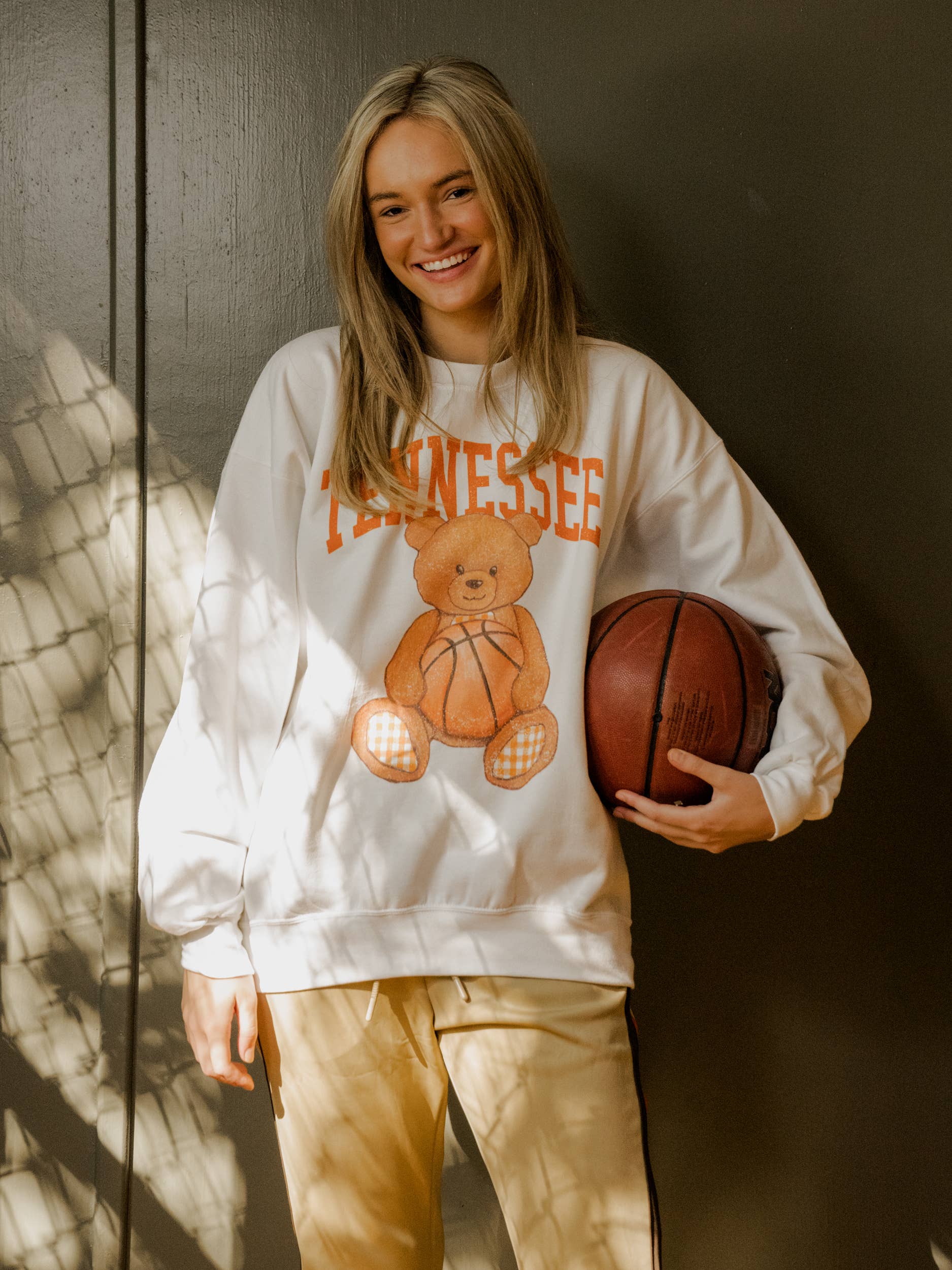 Tennessee Vols Basketball Bear White - Adult & Kids T-Shirts, Sweatshirts & Hoodies apparel design preview 1