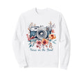 Photographer Focus Good Camera Sweatshirt - Aesthetic Graphic for Adults - T-Shirt, Sweatshirt, Hoodie