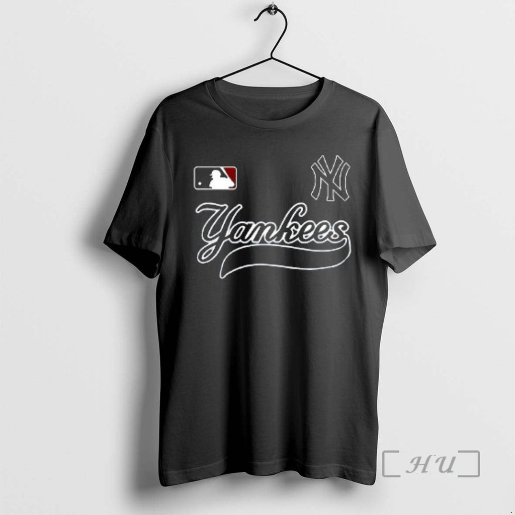 Officials New York Yankees Damn Right I Am A Fan Win - Adult & Kids T-Shirts, Sweatshirts & Hoodies apparel design preview 1