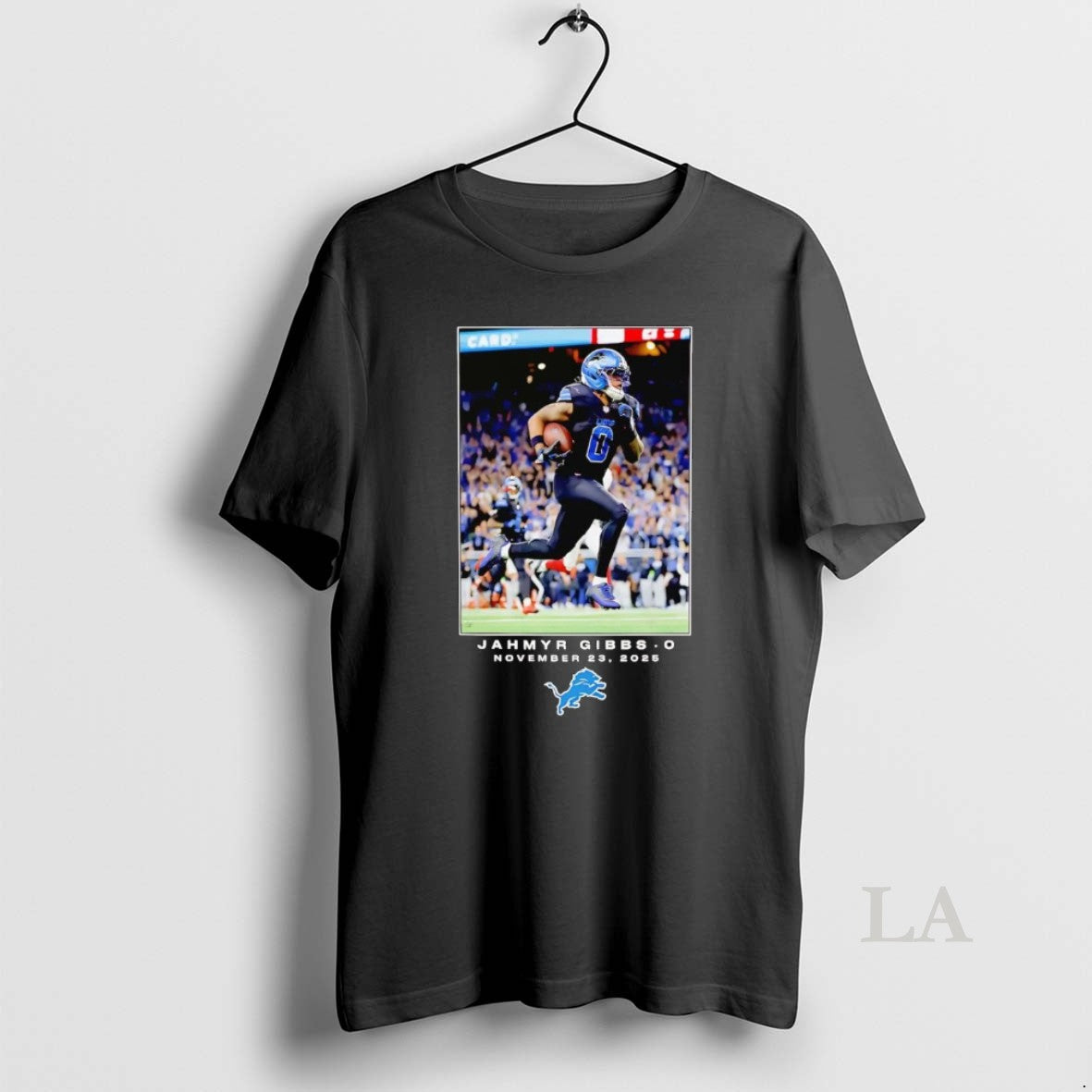 Original Jahmyr Gibbs Flash Moment Photo 2025 Detroit - Adult & Kids T-Shirts, Sweatshirts & Hoodies apparel design preview 1