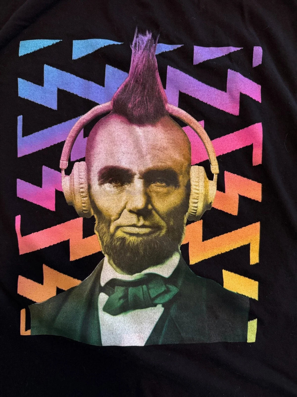 Chill ABRAHAM LINCOLN in headphones Pop Art Graphic - Adult & Kids T-Shirts, Sweatshirts & Hoodies apparel design preview 1